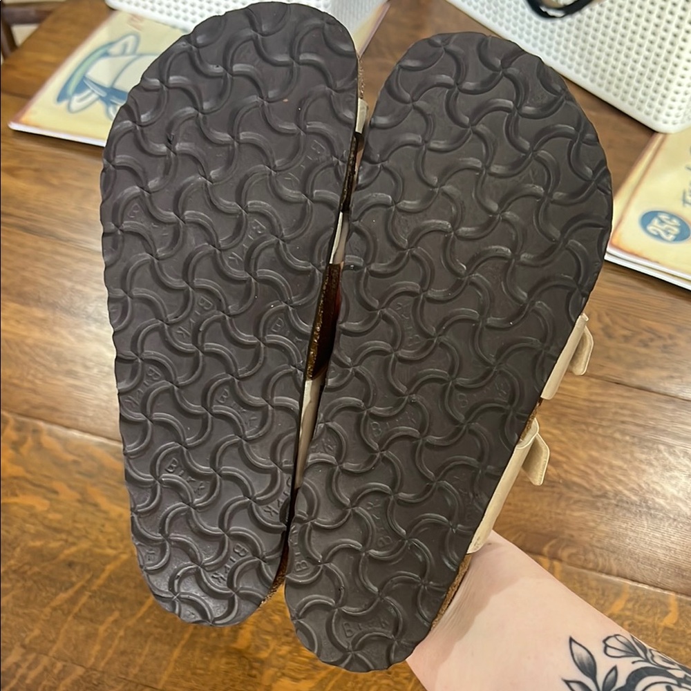 Birkenstock Cream Sandals with Adjustable Straps - Picture 3 of 3